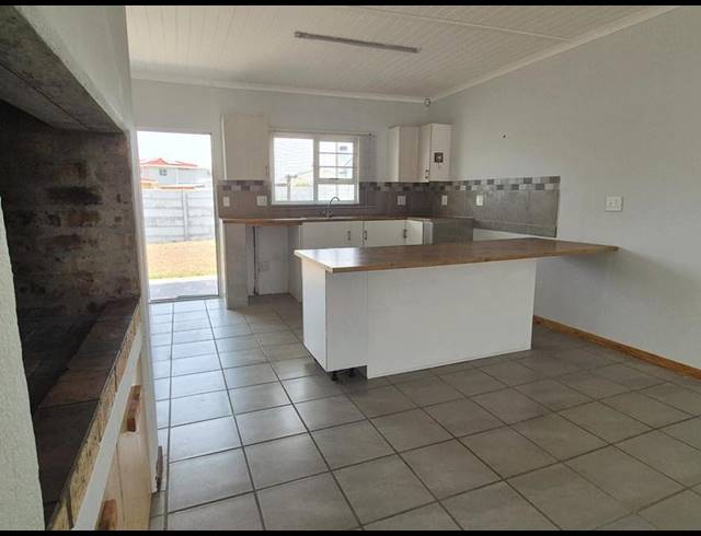 3 BEDROOM HOUSE FOR SALE IN PERLEMOENBAAI